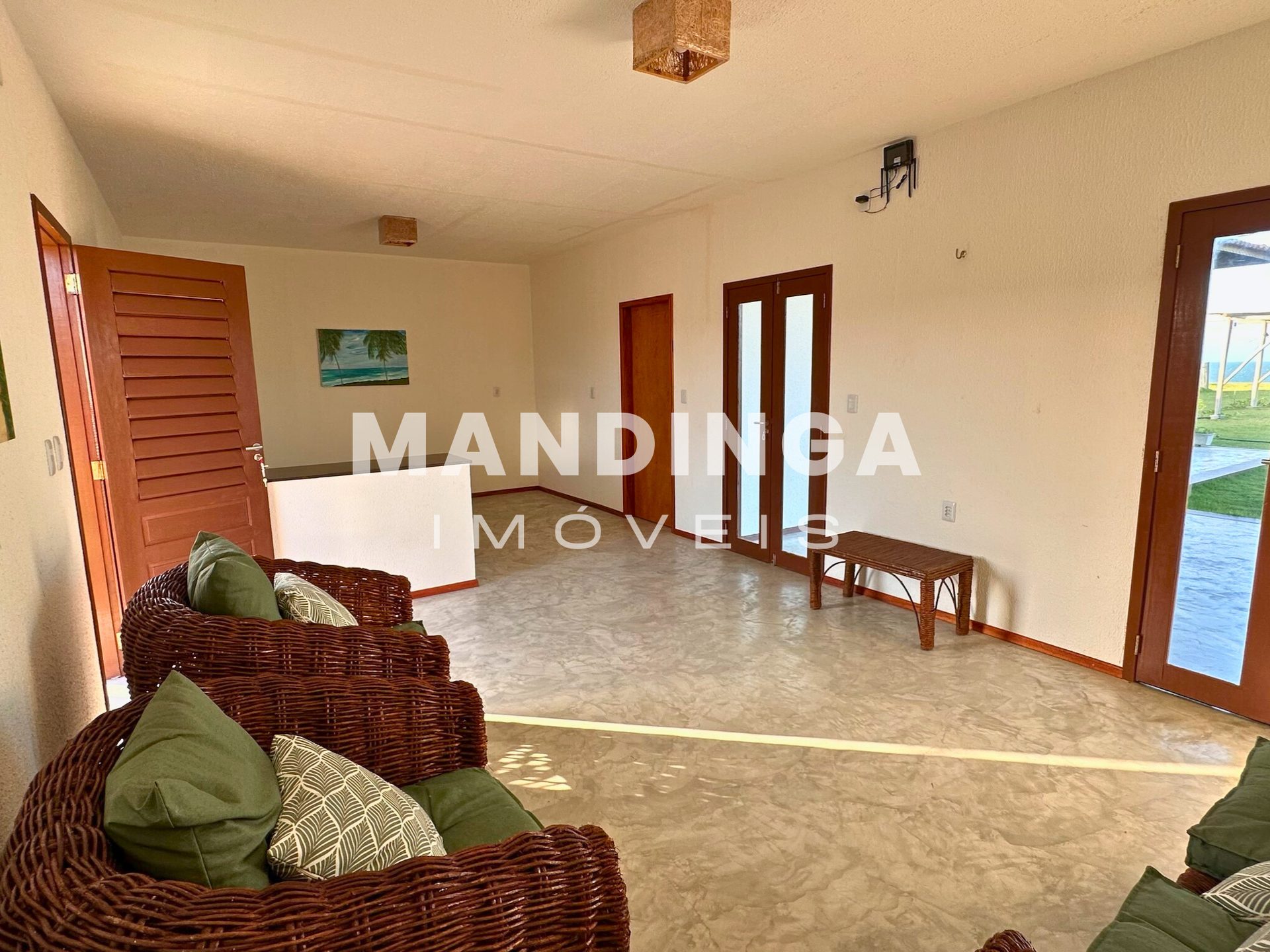 Casa de 2 suítes com potencial de reforma — Praia do Retirinho, Aracati