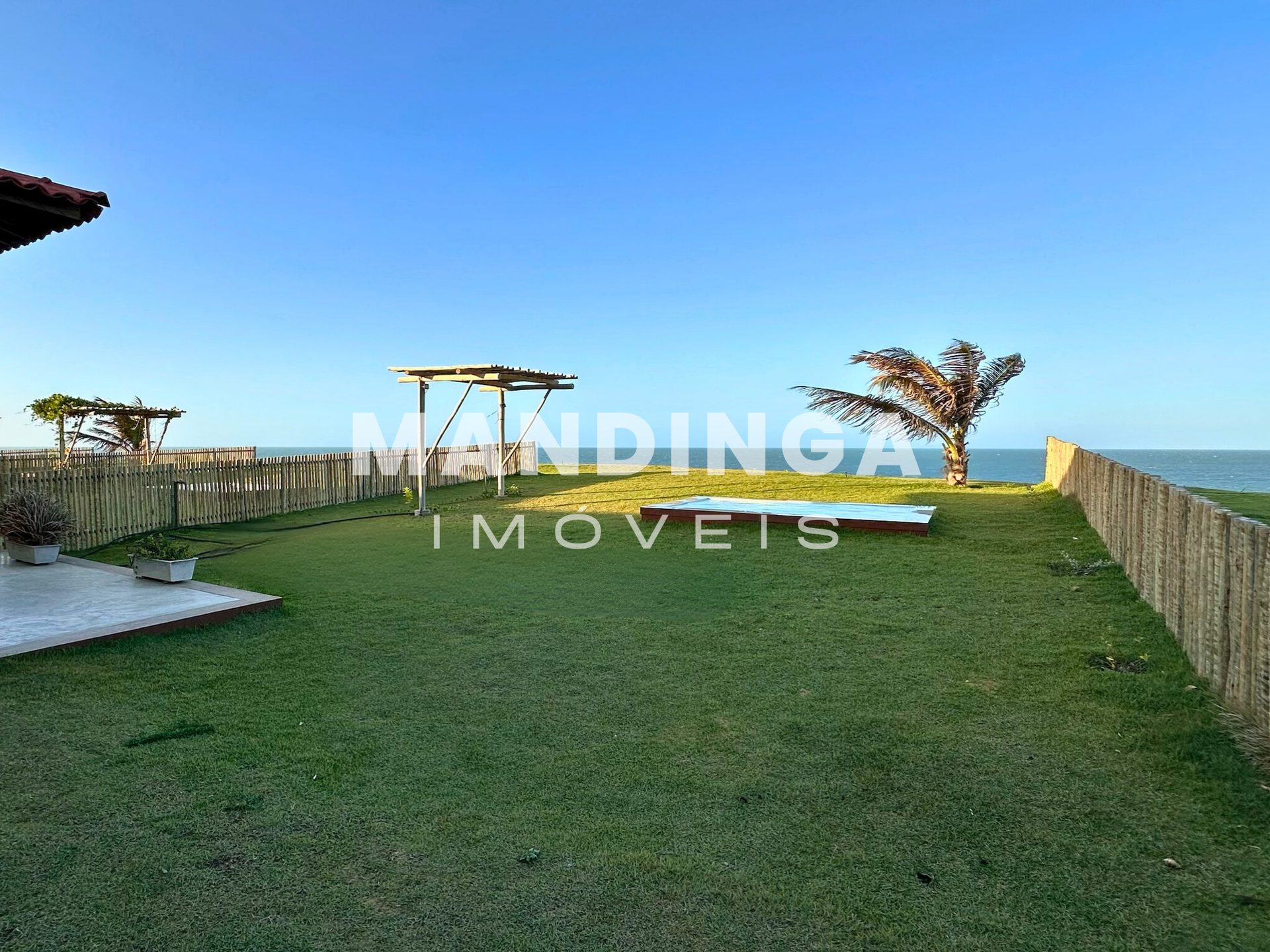 Casa de 2 suítes com potencial de reforma — Praia do Retirinho, Aracati