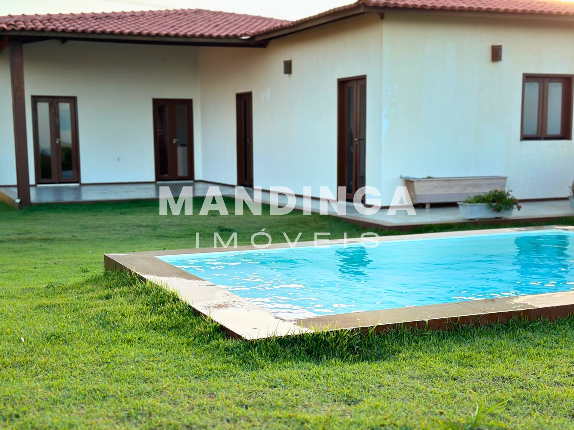 Casa de 2 suítes com potencial de reforma — Praia do Retirinho, Aracati