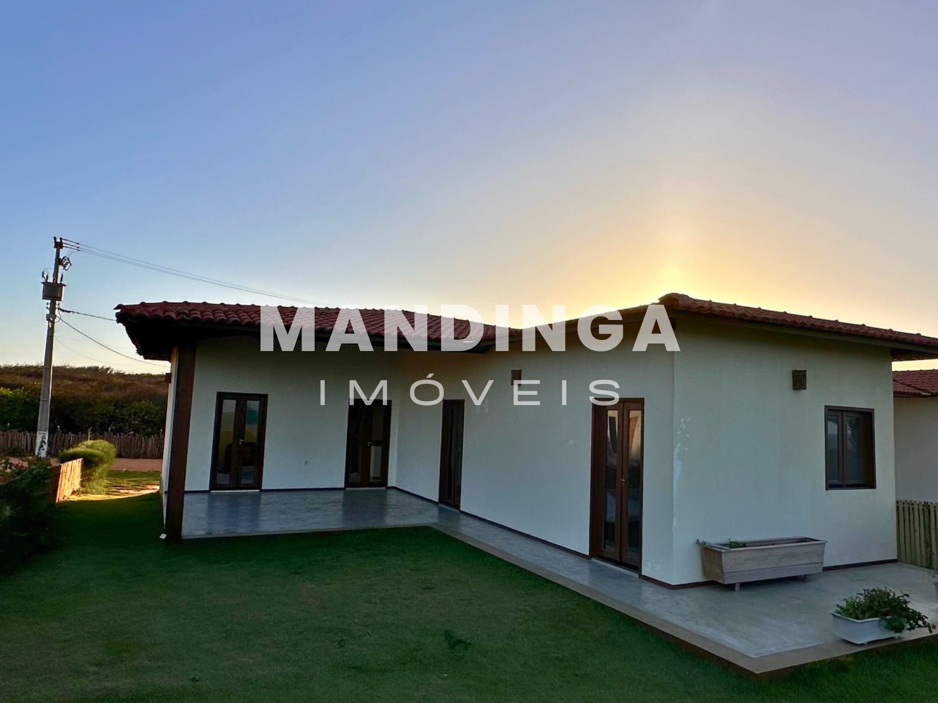 Casa de 2 suítes com potencial de reforma — Praia do Retirinho, Aracati
