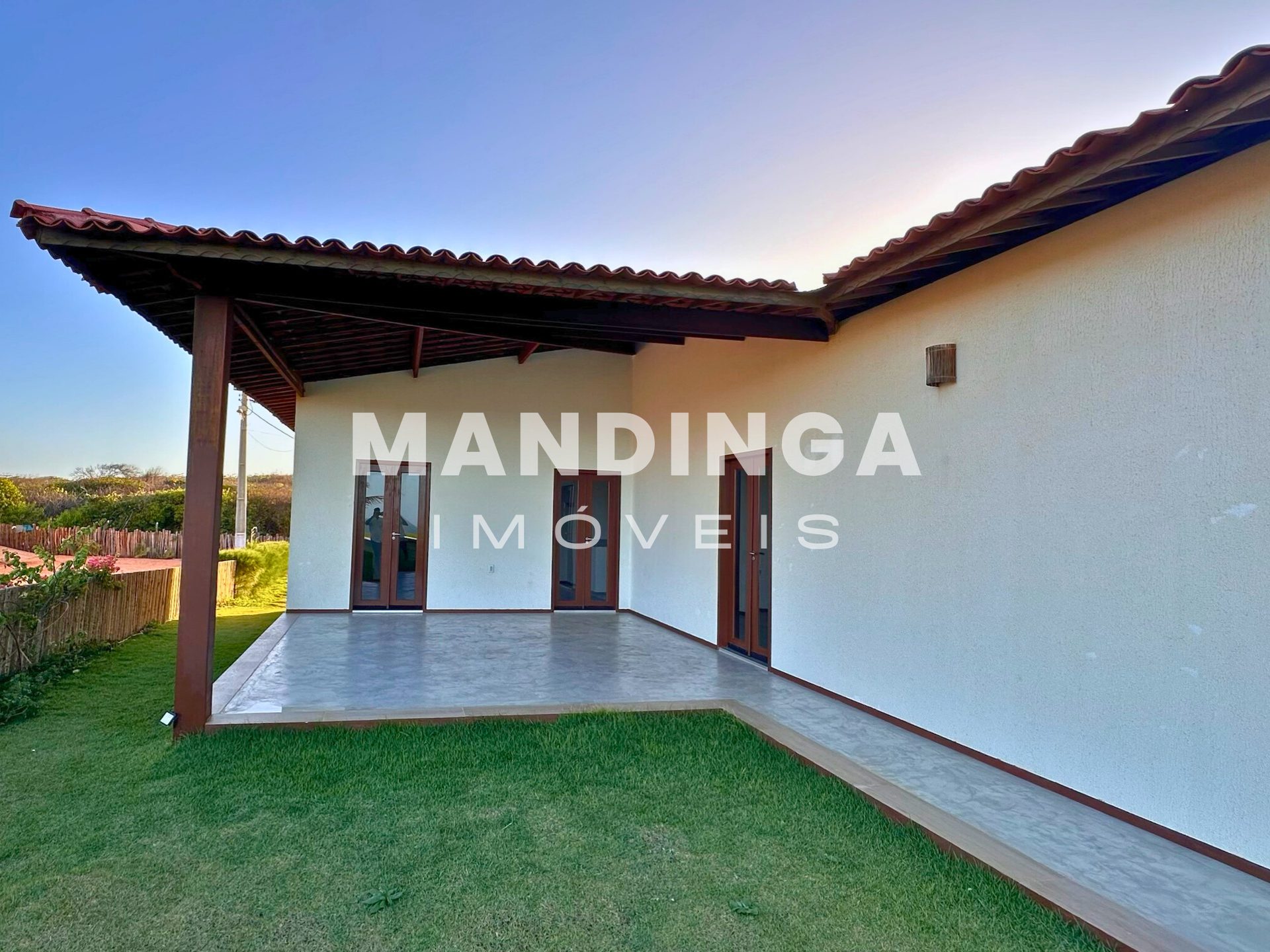 Casa de 2 suítes com potencial de reforma — Praia do Retirinho, Aracati