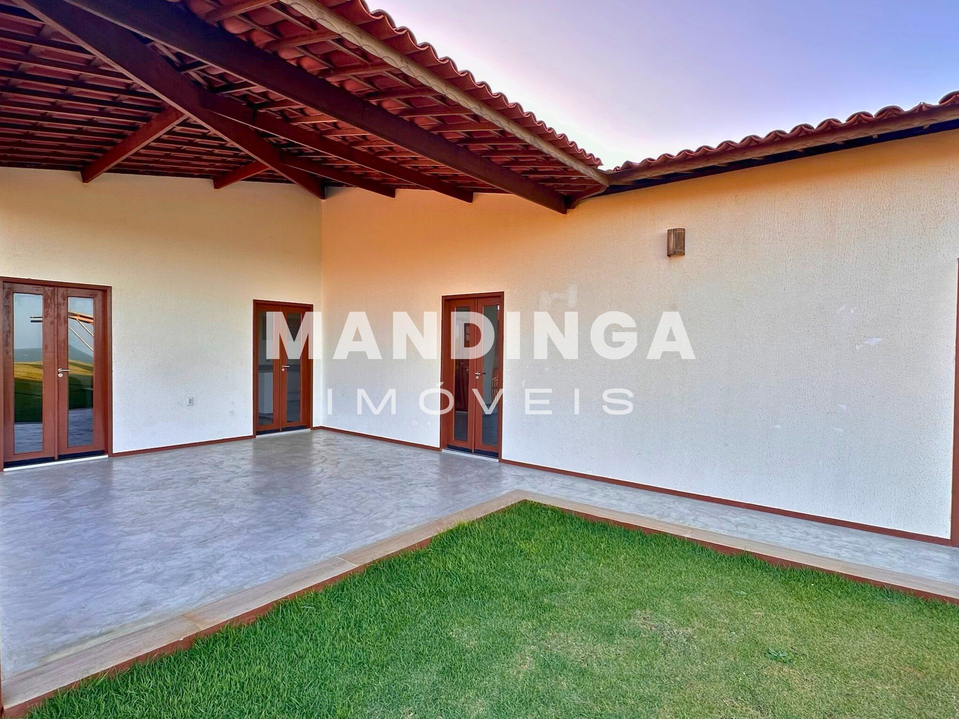 Casa de 2 suítes com potencial de reforma — Praia do Retirinho, Aracati