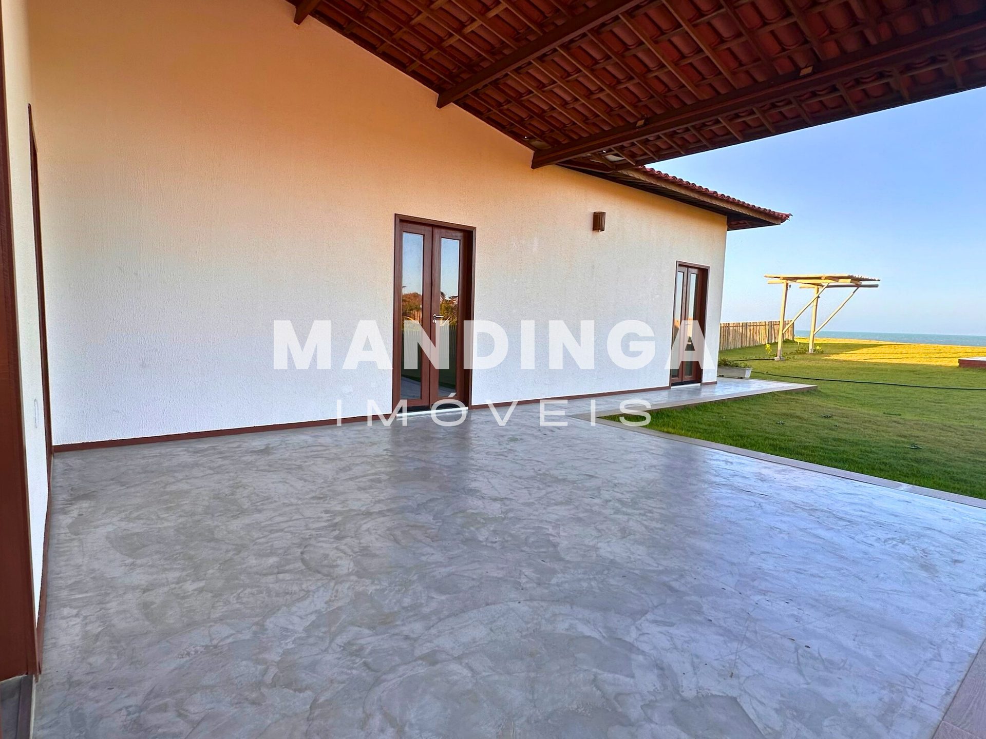 Casa de 2 suítes com potencial de reforma — Praia do Retirinho, Aracati