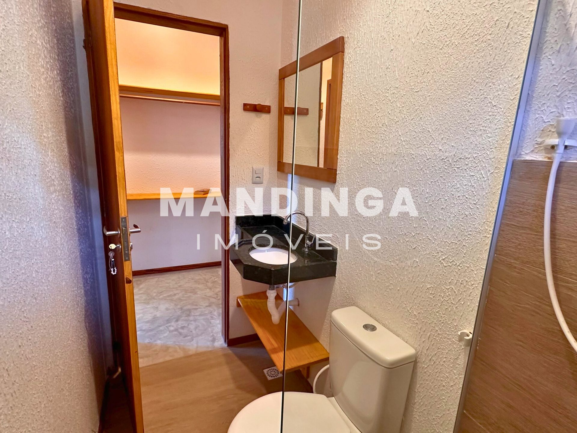 Casa de 2 suítes com potencial de reforma — Praia do Retirinho, Aracati