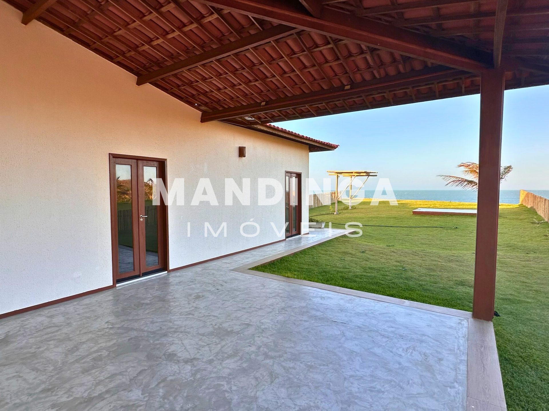 Casa de 2 suítes com potencial de reforma — Praia do Retirinho, Aracati