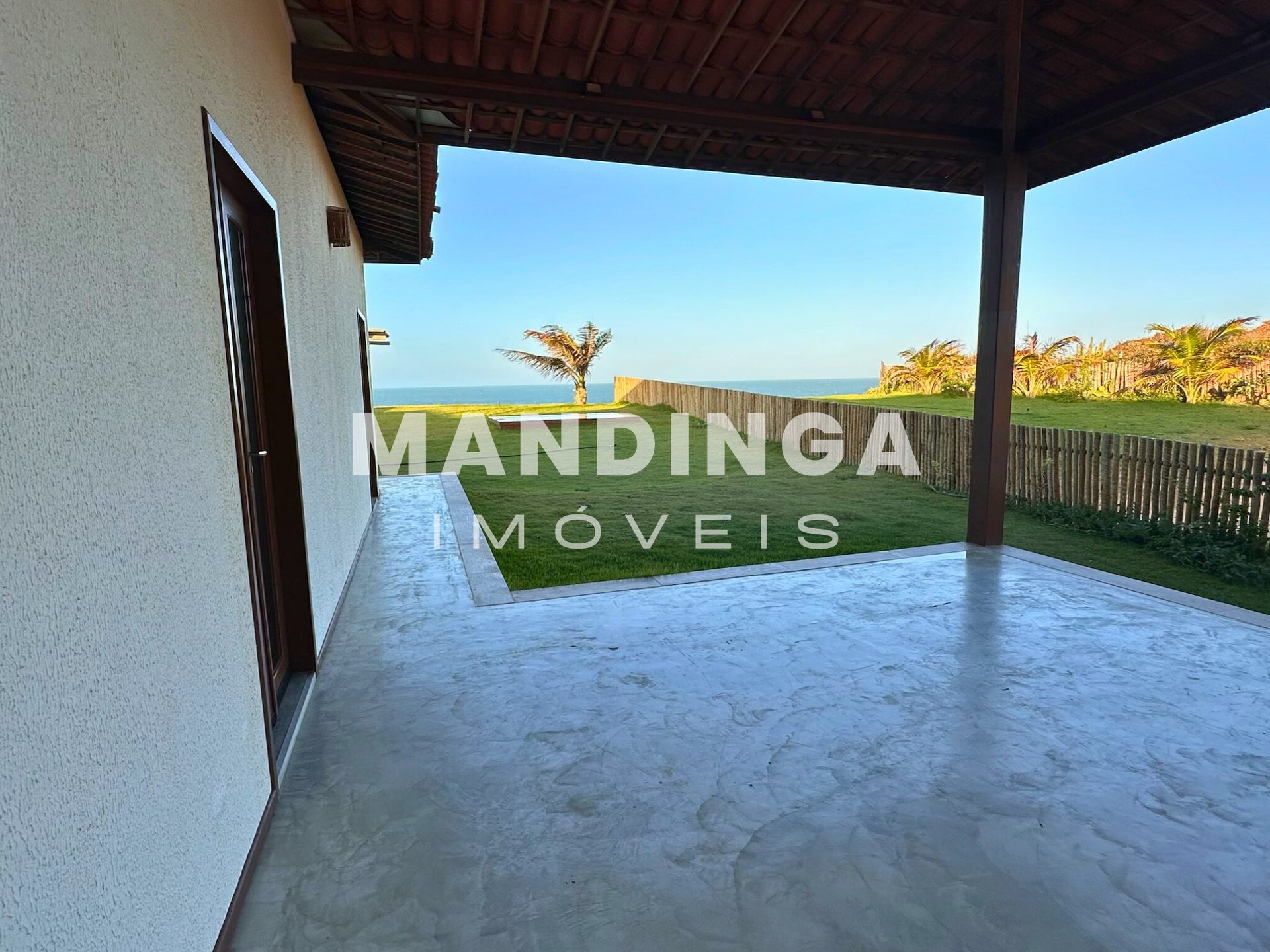 Casa de 2 suítes com potencial de reforma — Praia do Retirinho, Aracati