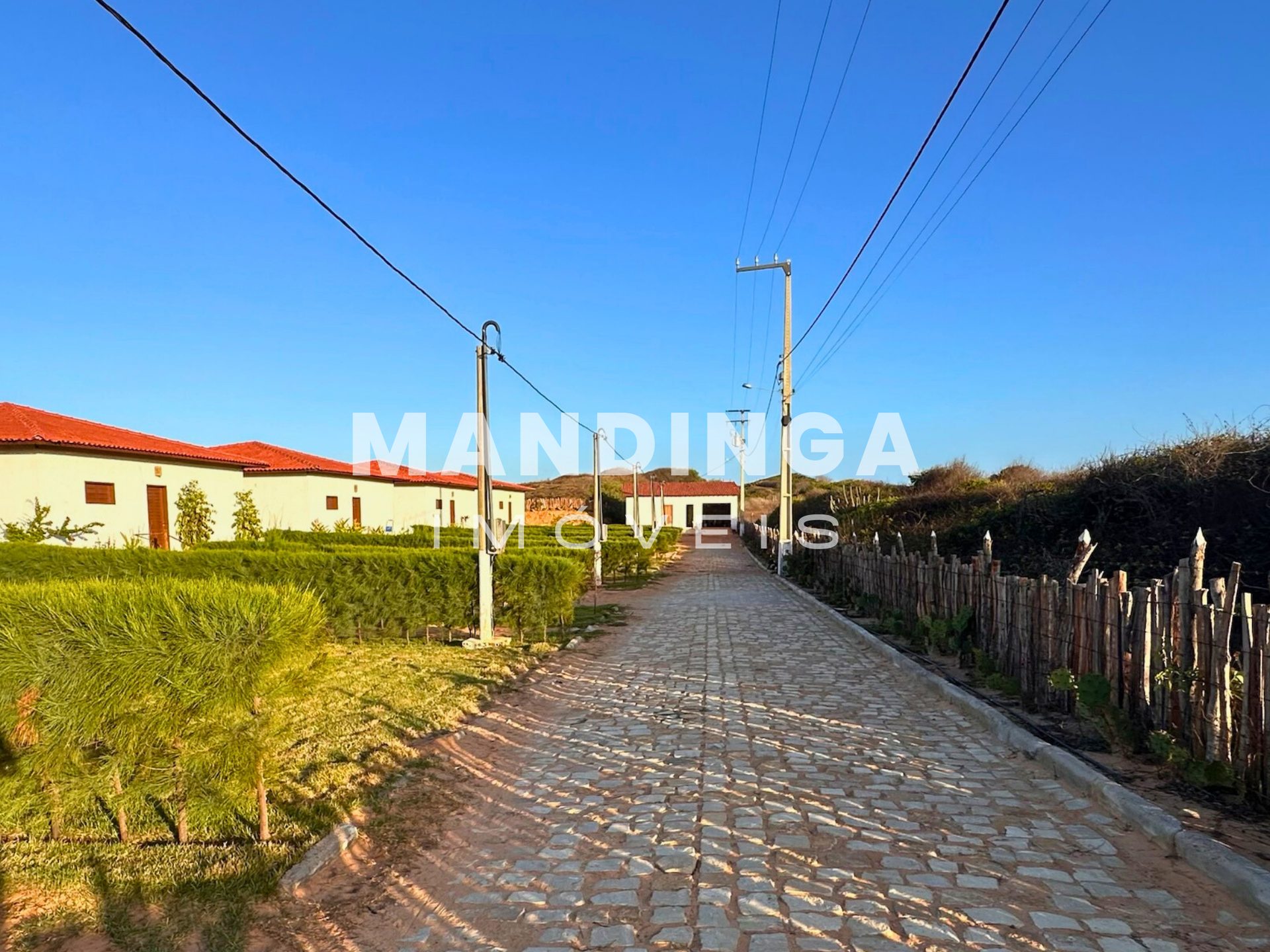 Casa de 2 suítes com potencial de reforma — Praia do Retirinho, Aracati