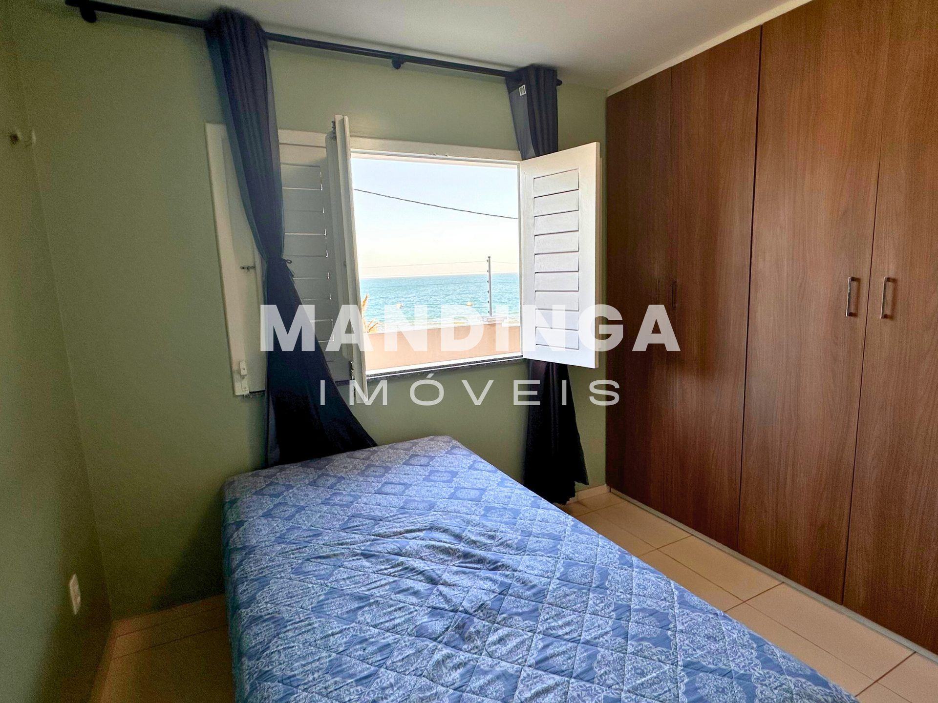Casa de 4 suítes com vista para o mar, a 50 m da praia — Quixaba, Aracati