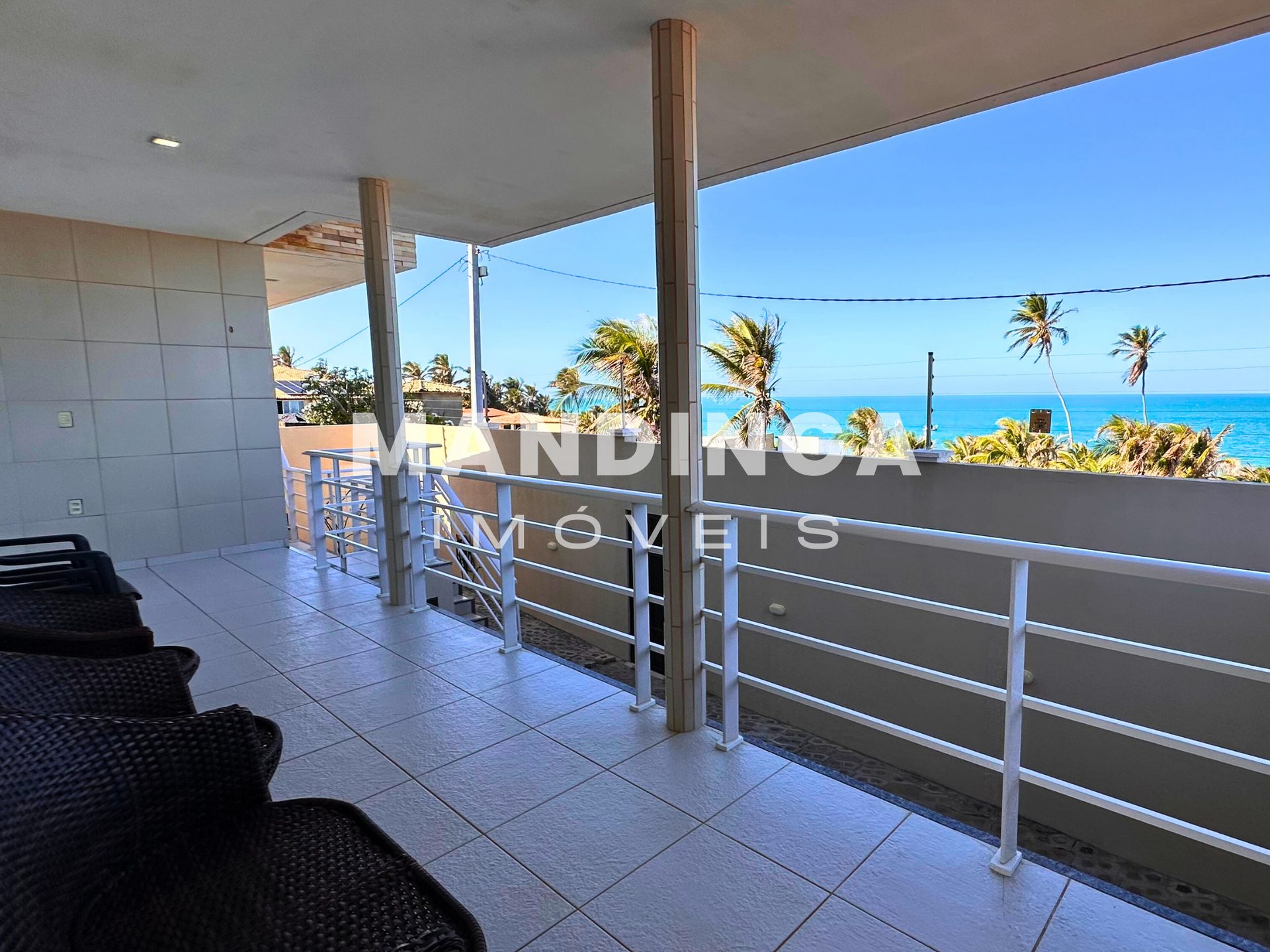 Casa de 4 suítes com vista para o mar, a 50 m da praia — Quixaba, Aracati