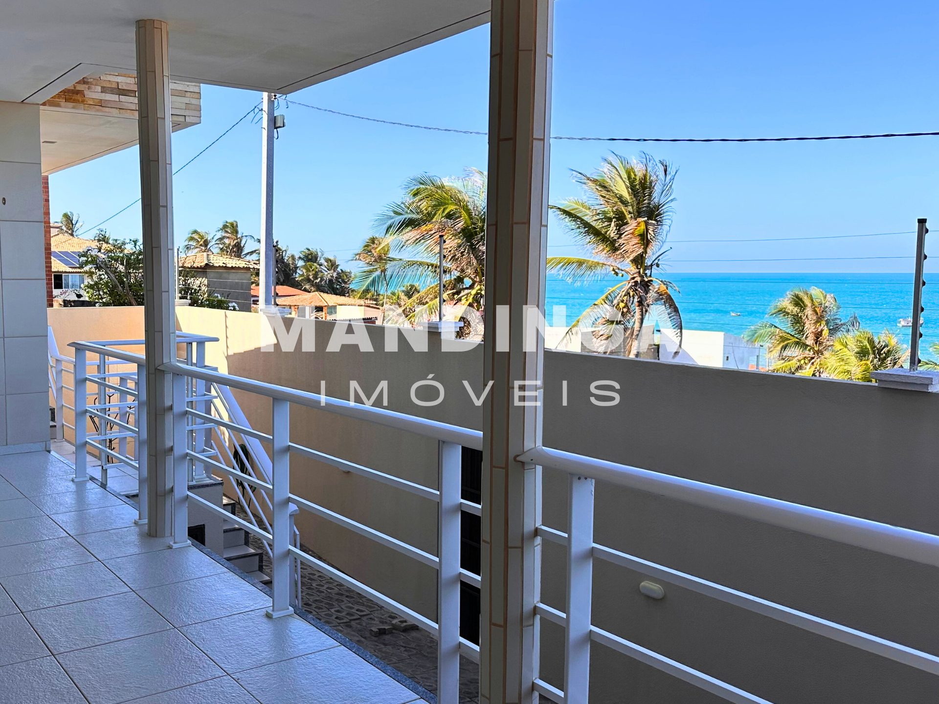 Casa de 4 suítes com vista para o mar, a 50 m da praia — Quixaba, Aracati