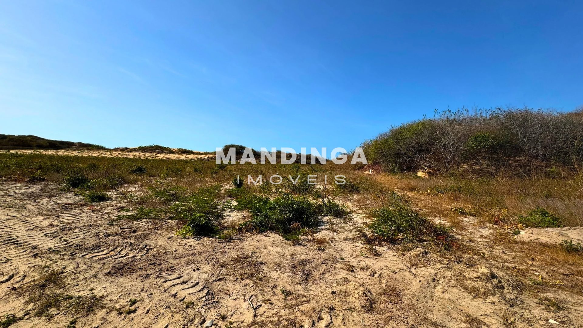 Terreno de 2.300 m² à beira-mar, pé na areia — Praia do Retirinho, Aracati